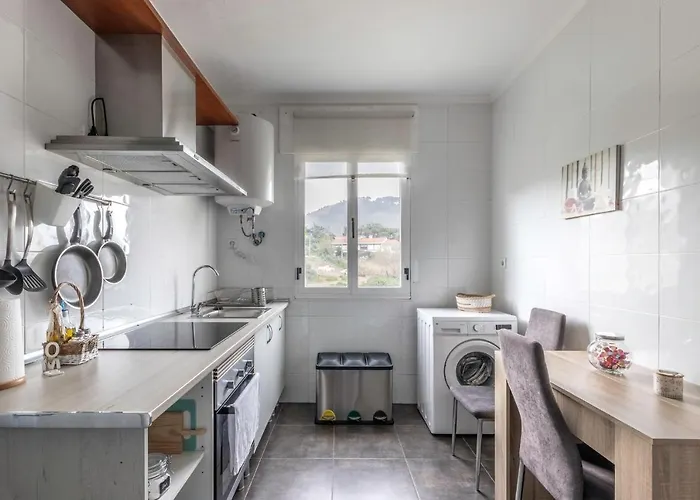 Coqueto Y Luminoso En La Playa De La Arena La Arena (Basque Country)